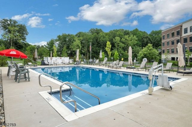 49 Whitney Ave, Morris Plains Boro, NJ 07950