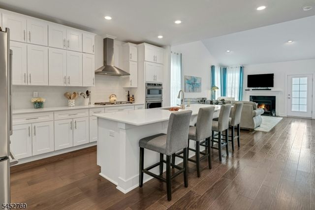 49 Whitney Ave, Morris Plains Boro, NJ 07950