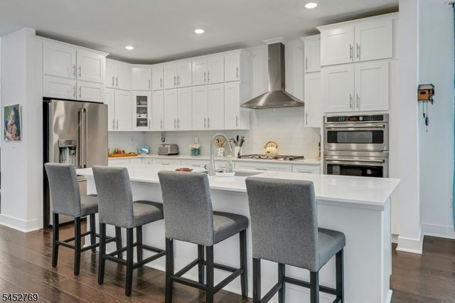 49 Whitney Ave, Morris Plains Boro, NJ 07950