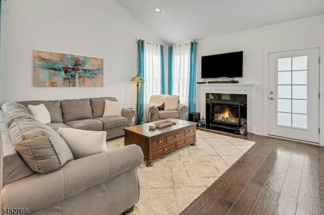 49 Whitney Ave, Morris Plains Boro, NJ 07950