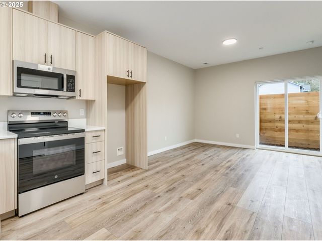 14372 Se KNIGHT St, Portland, OR 97236