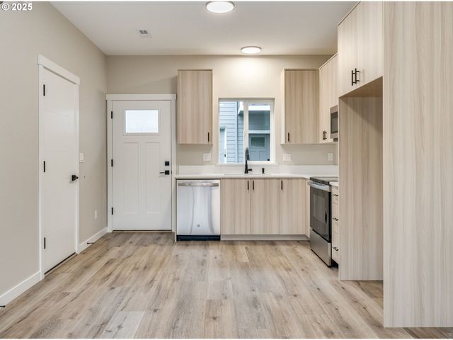 14372 Se KNIGHT St, Portland, OR 97236