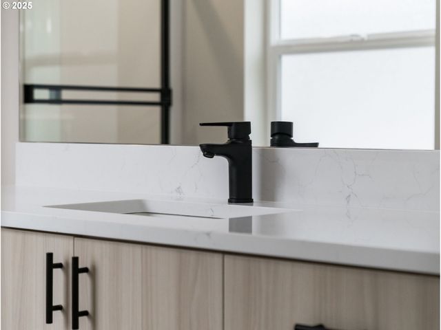 14372 Se KNIGHT St, Portland, OR 97236