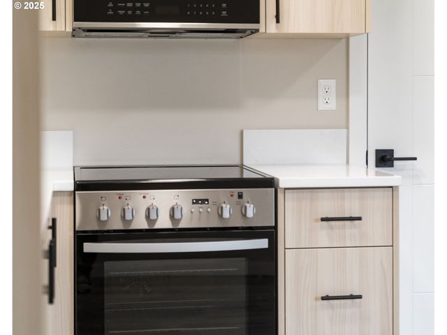 14372 Se KNIGHT St, Portland, OR 97236