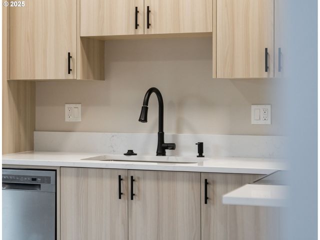 14372 Se KNIGHT St, Portland, OR 97236