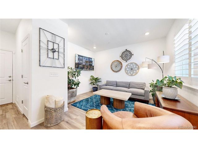 7008 Ipswich Ct, Castle Pines, CO 80108