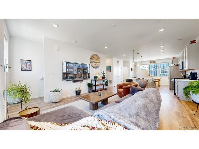 7008 Ipswich Ct, Castle Pines, CO 80108