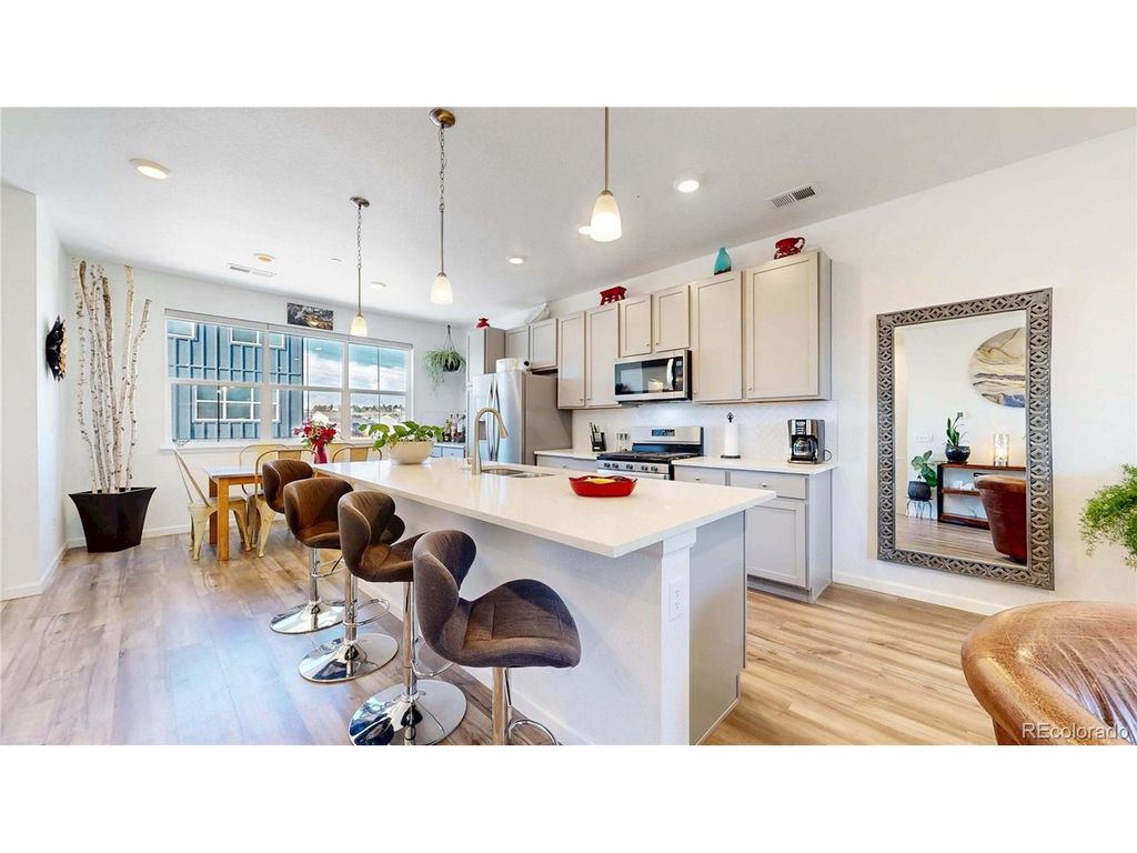 7008 Ipswich Ct, Castle Pines, CO 80108