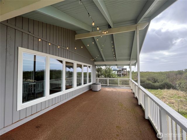 373 Sand Dune Avenue NW, Ocean Shores, WA 98569