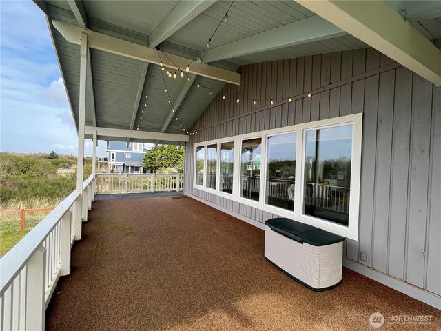 373 Sand Dune Avenue NW, Ocean Shores, WA 98569