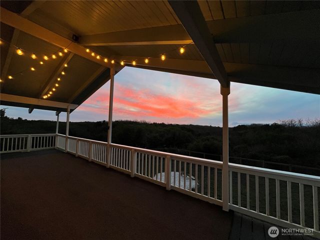 373 Sand Dune Avenue NW, Ocean Shores, WA 98569