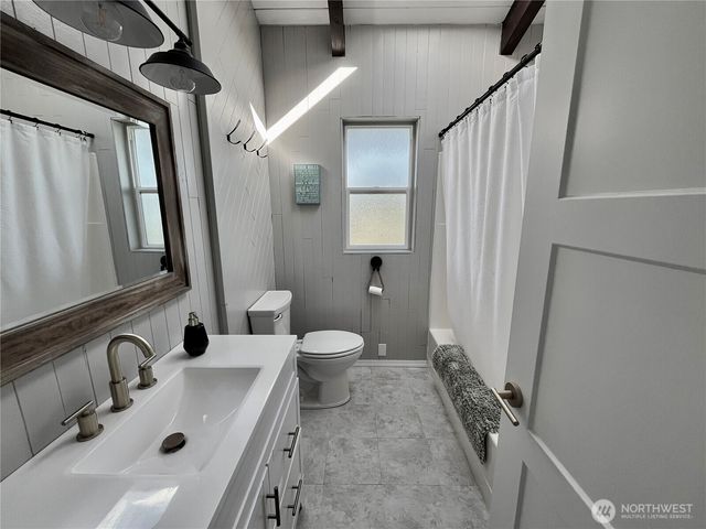 373 Sand Dune Avenue NW, Ocean Shores, WA 98569