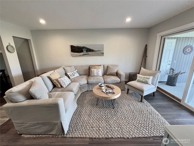 373 Sand Dune Avenue NW, Ocean Shores, WA 98569