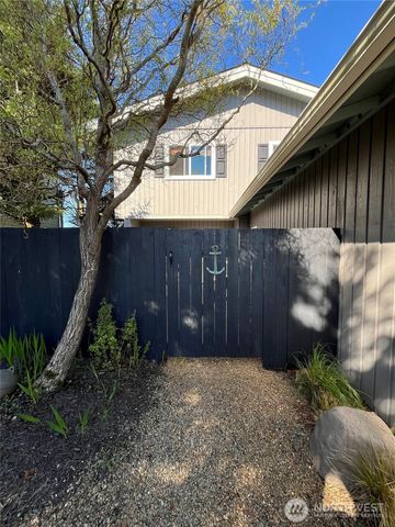 373 Sand Dune Avenue NW, Ocean Shores, WA 98569