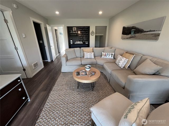 373 Sand Dune Avenue NW, Ocean Shores, WA 98569