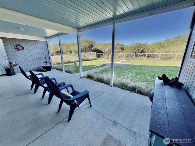 373 Sand Dune Avenue NW, Ocean Shores, WA 98569