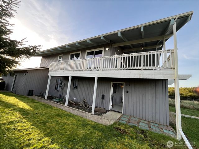 373 Sand Dune Avenue NW, Ocean Shores, WA 98569