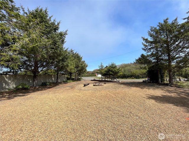 373 Sand Dune Avenue NW, Ocean Shores, WA 98569
