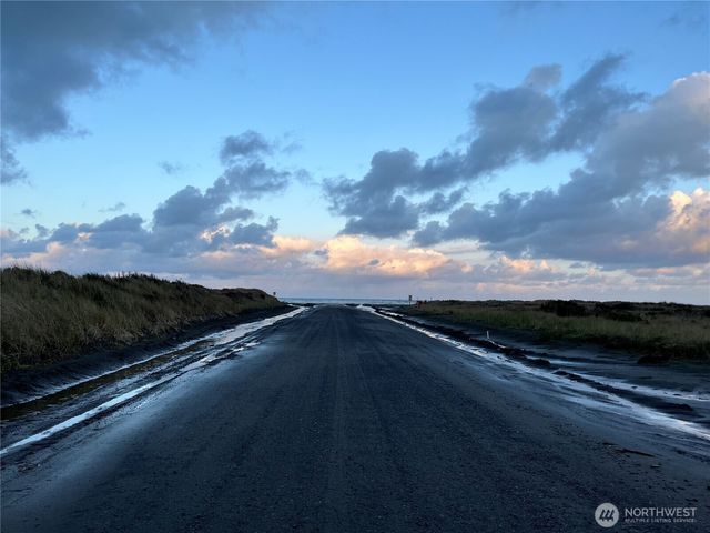 373 Sand Dune Avenue NW, Ocean Shores, WA 98569