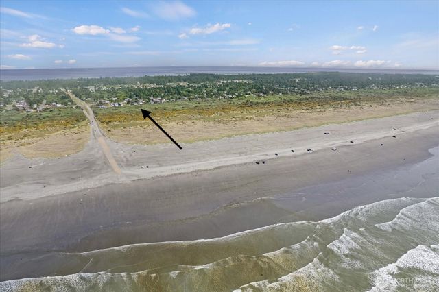 373 Sand Dune Avenue NW, Ocean Shores, WA 98569