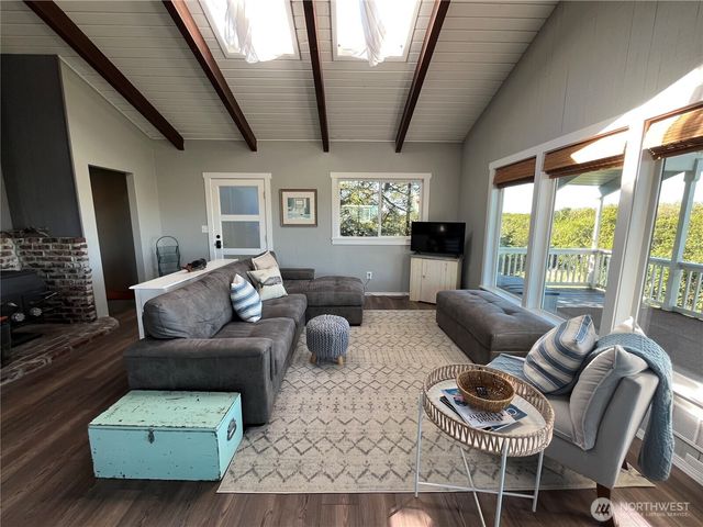 373 Sand Dune Avenue NW, Ocean Shores, WA 98569
