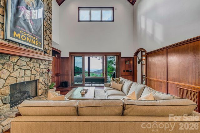 8 Timber Wolf Court, Asheville, NC 28804