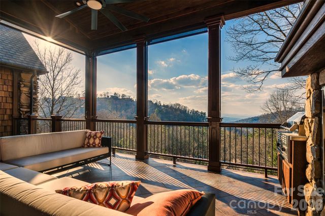 8 Timber Wolf Court, Asheville, NC 28804