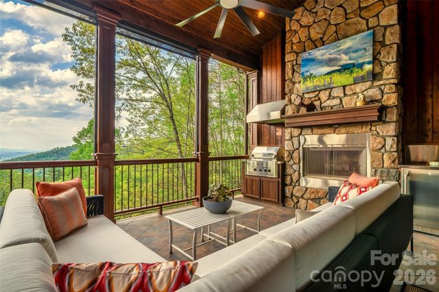 8 Timber Wolf Court, Asheville, NC 28804