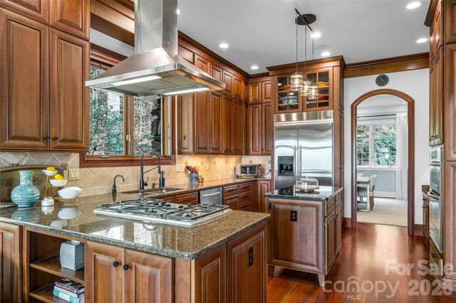 8 Timber Wolf Court, Asheville, NC 28804