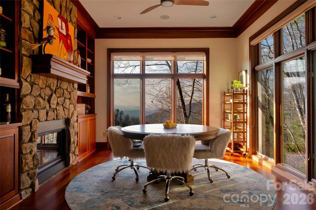 8 Timber Wolf Court, Asheville, NC 28804
