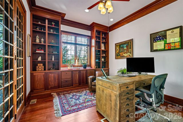 8 Timber Wolf Court, Asheville, NC 28804