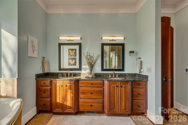 8 Timber Wolf Court, Asheville, NC 28804