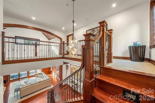 8 Timber Wolf Court, Asheville, NC 28804