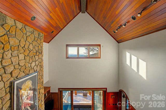 8 Timber Wolf Court, Asheville, NC 28804