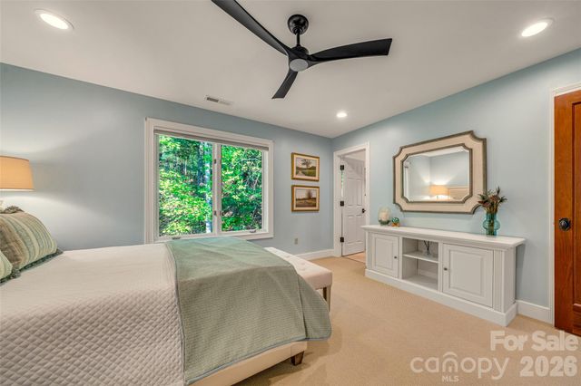 8 Timber Wolf Court, Asheville, NC 28804