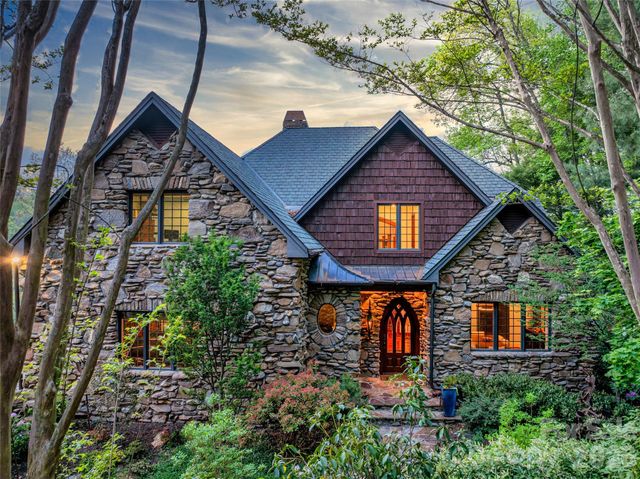 8 Timber Wolf Court, Asheville, NC 28804