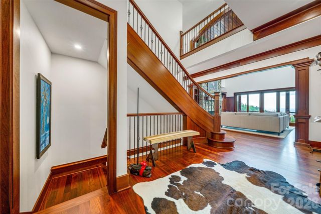 8 Timber Wolf Court, Asheville, NC 28804