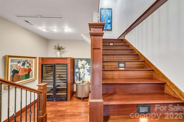 8 Timber Wolf Court, Asheville, NC 28804