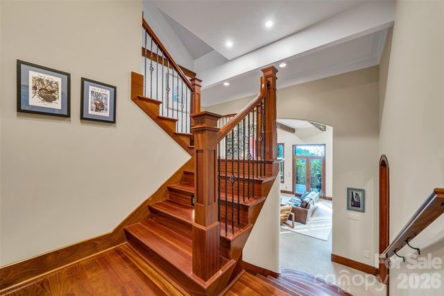 8 Timber Wolf Court, Asheville, NC 28804