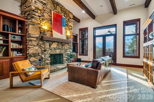 8 Timber Wolf Court, Asheville, NC 28804