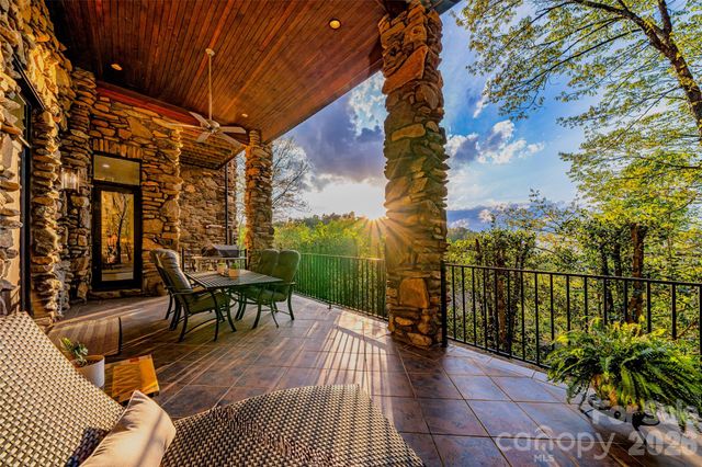 8 Timber Wolf Court, Asheville, NC 28804
