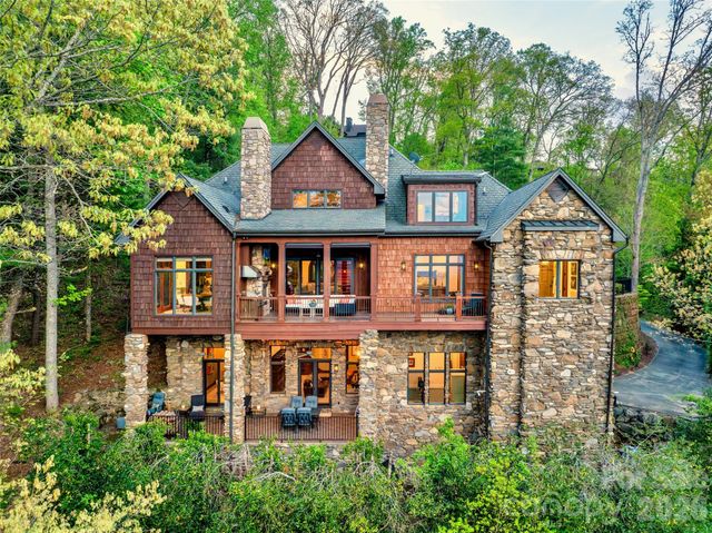 8 Timber Wolf Court, Asheville, NC 28804