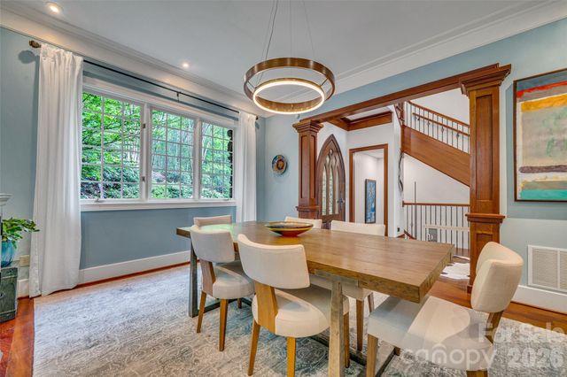 8 Timber Wolf Court, Asheville, NC 28804