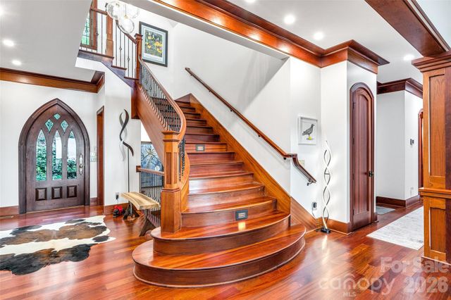 8 Timber Wolf Court, Asheville, NC 28804