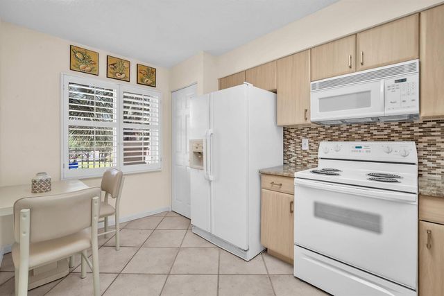 5842 Crystal Shores Drive 302, Boynton Beach, FL 33437