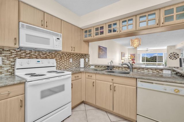 5842 Crystal Shores Drive 302, Boynton Beach, FL 33437