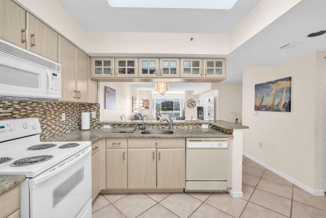 5842 Crystal Shores Drive 302, Boynton Beach, FL 33437