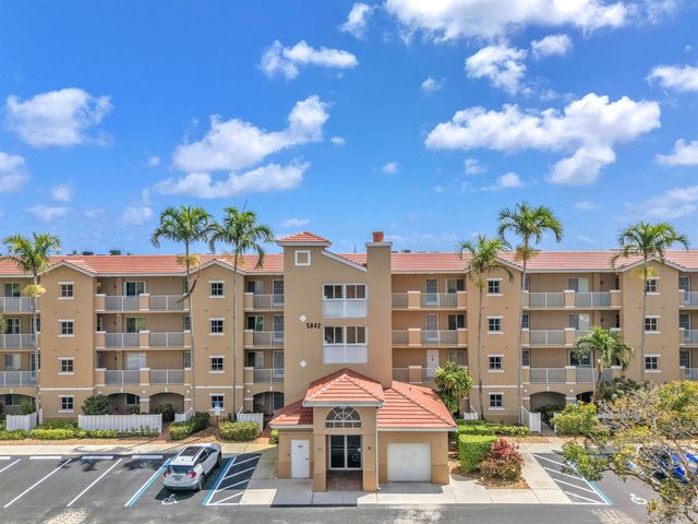 5842 Crystal Shores Drive 302, Boynton Beach, FL 33437
