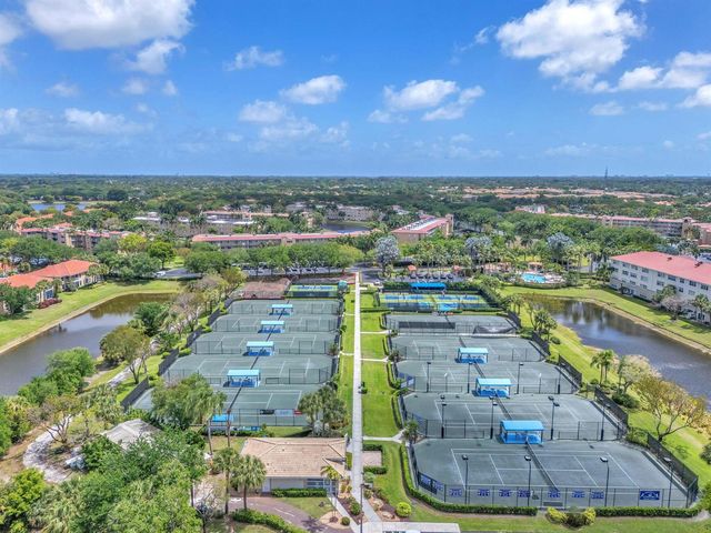 5842 Crystal Shores Drive 302, Boynton Beach, FL 33437