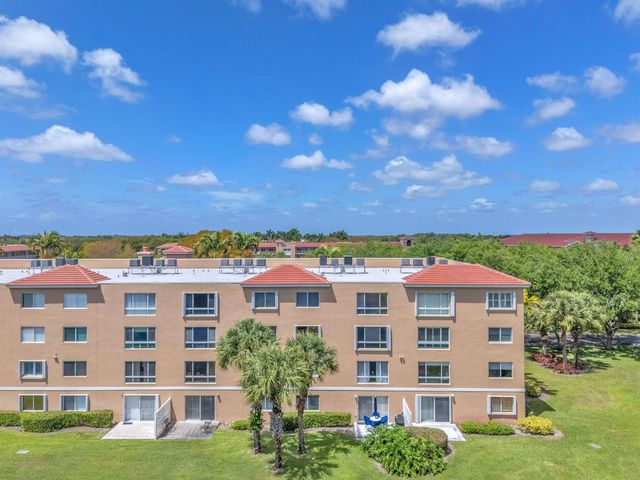 5842 Crystal Shores Drive 302, Boynton Beach, FL 33437